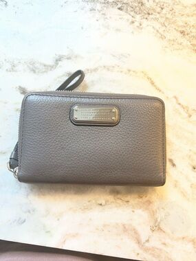 Marc Jacobs Taupe Pebbled Leather Zip Wallet with Wristlet